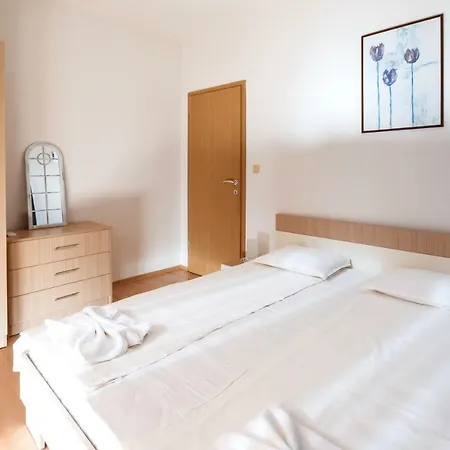Charming 1 Bedroom For Up To 4 Guests Sunny Beach