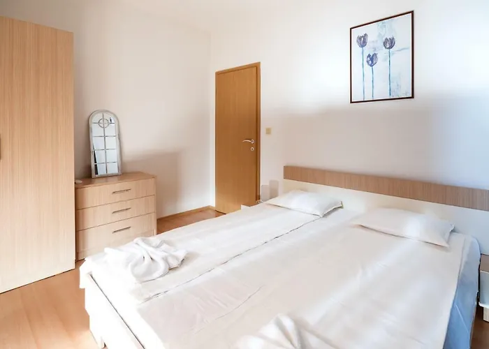 Charming 1 Bedroom For Up To 4 Guests Slantschew brjag